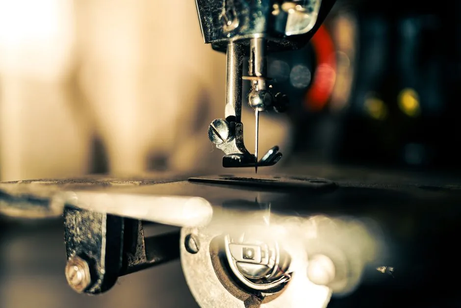 Diferencias entre una máquina de coser mecánica y una electrónica