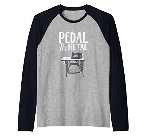 Pedal To The Metal Funny Sewing Machine Camiseta Manga Raglan